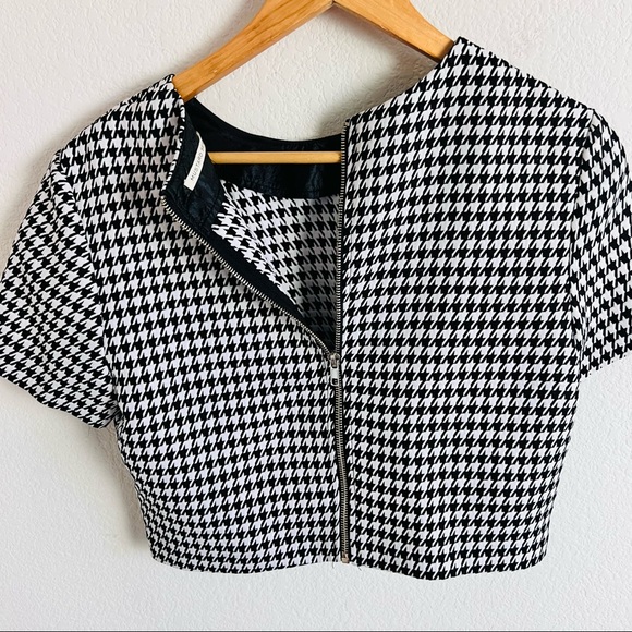 Mustard Seed Gold Neck Plated Houndstooth Quilted Short Sleeve Zip Crop Blouse - Picture 7 of 8